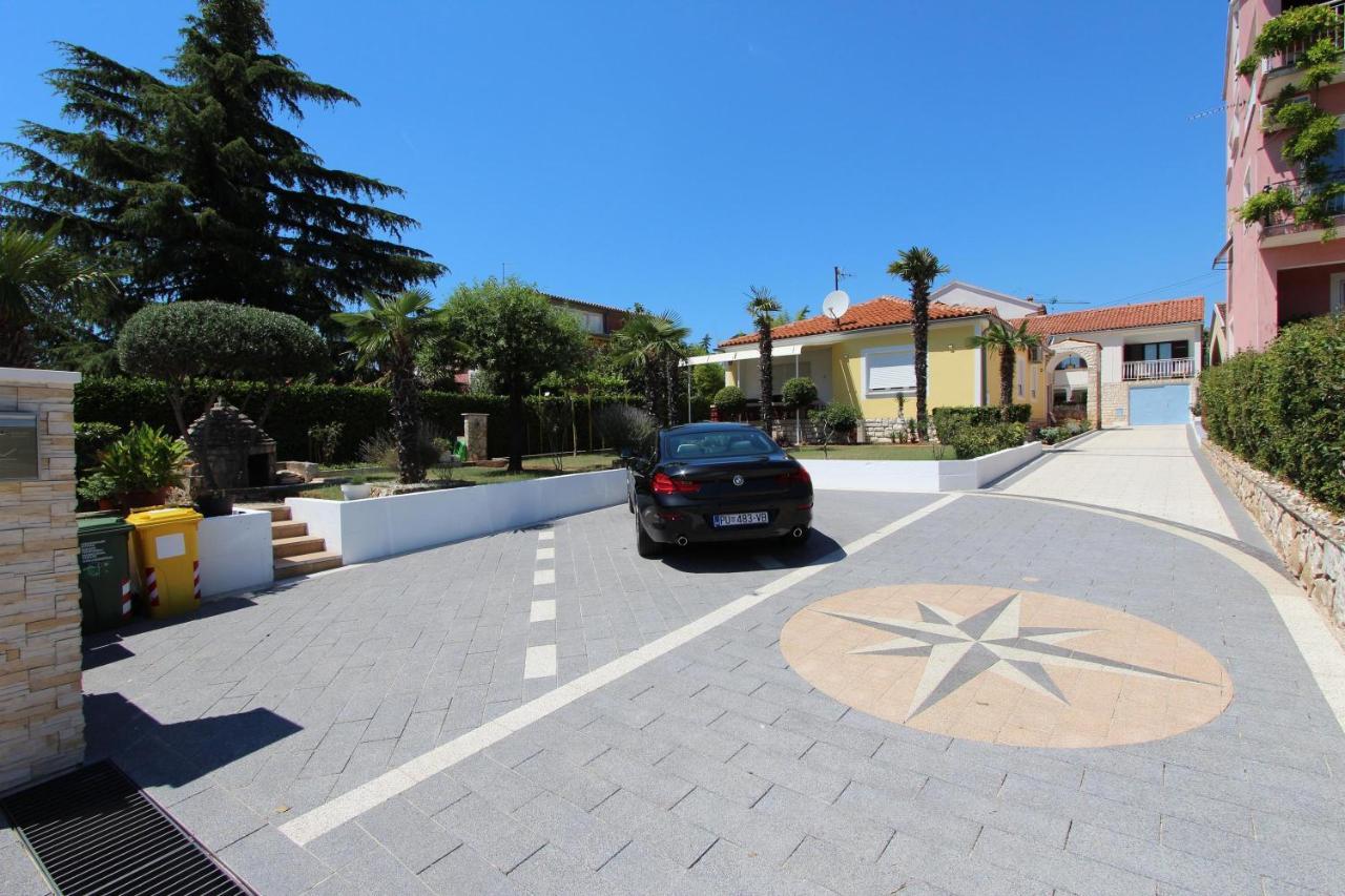 Apartments Knezovic 로비니 외부 사진