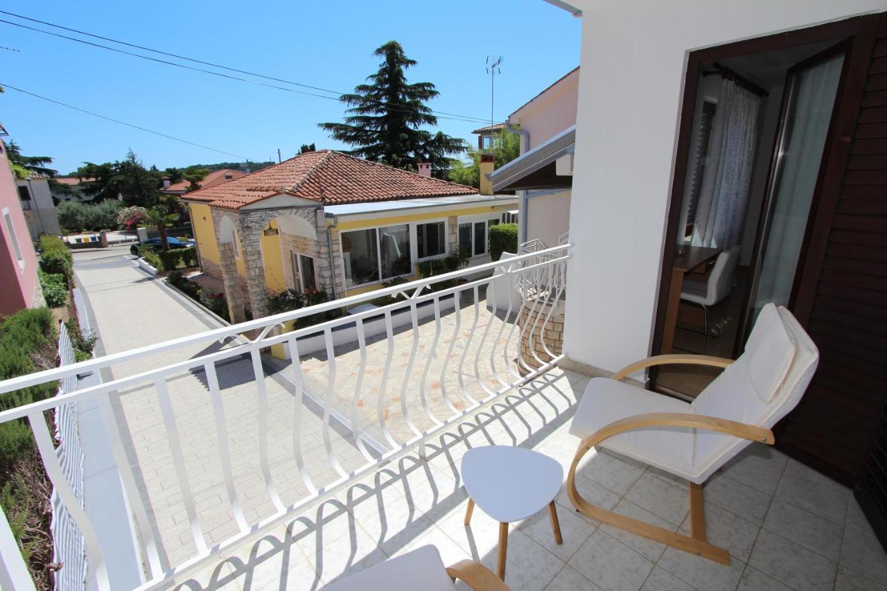 Apartments Knezovic 로비니 외부 사진
