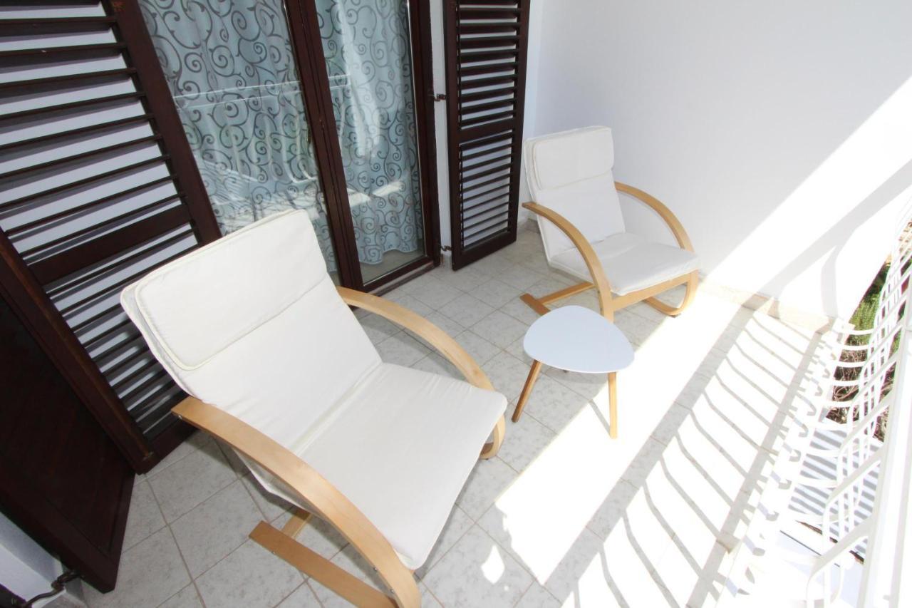 Apartments Knezovic 로비니 외부 사진