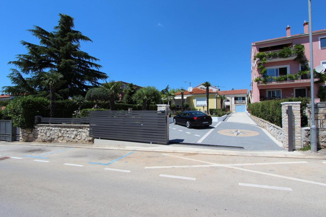 Apartments Knezovic 로비니 외부 사진