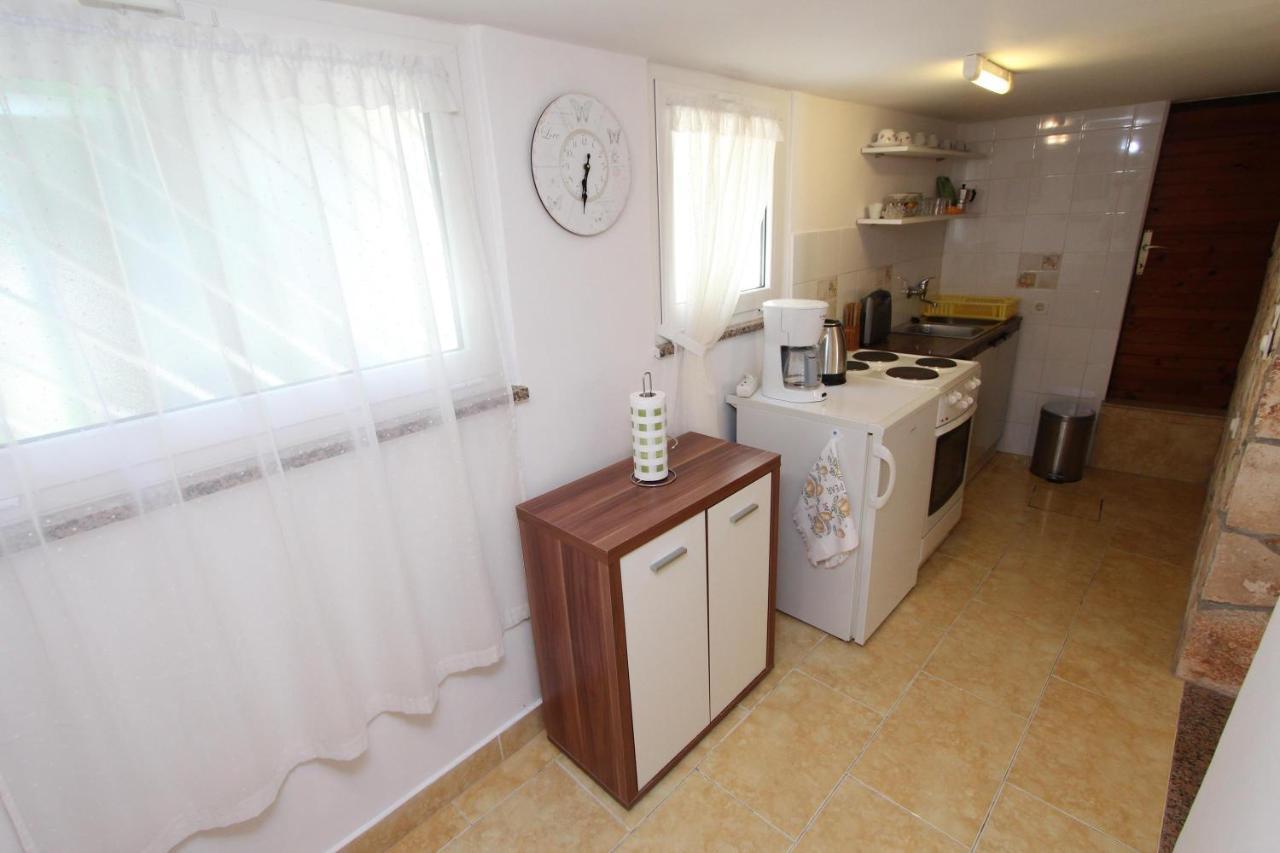 Apartments Knezovic 로비니 외부 사진