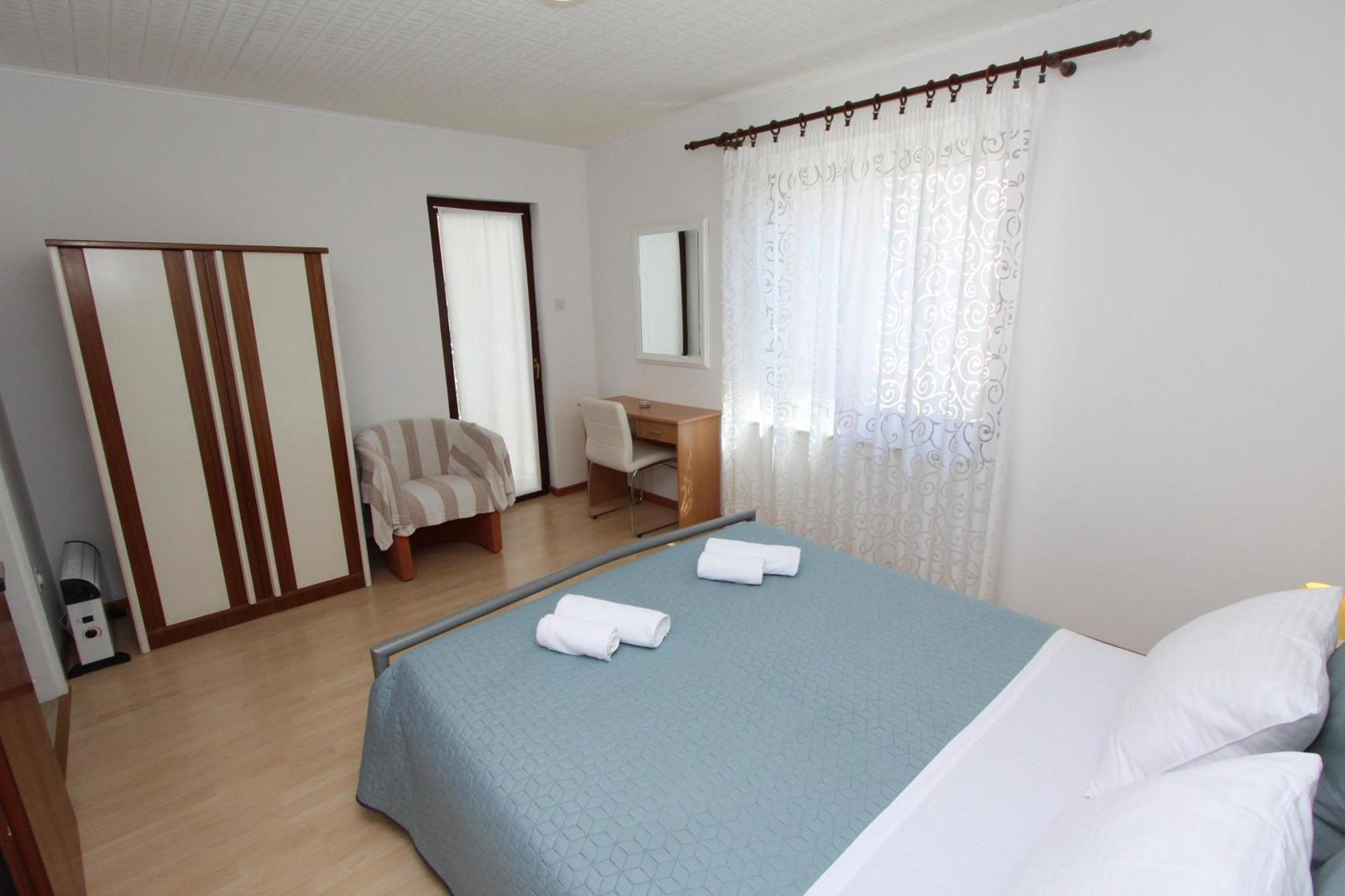 Apartments Knezovic 로비니 객실 사진