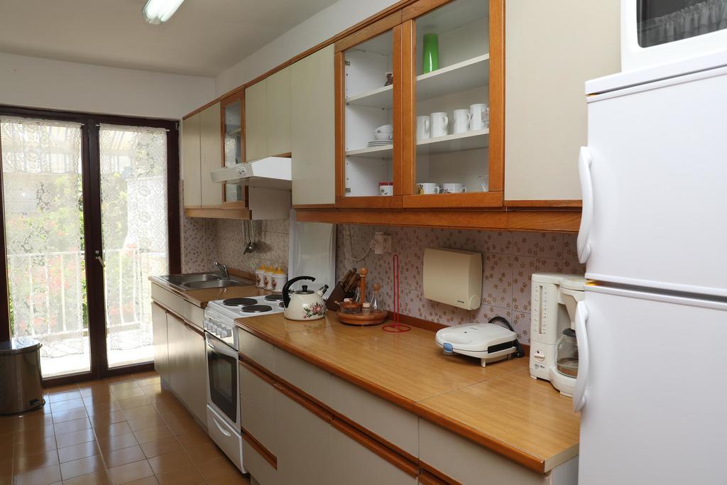 Apartments Knezovic 로비니 외부 사진